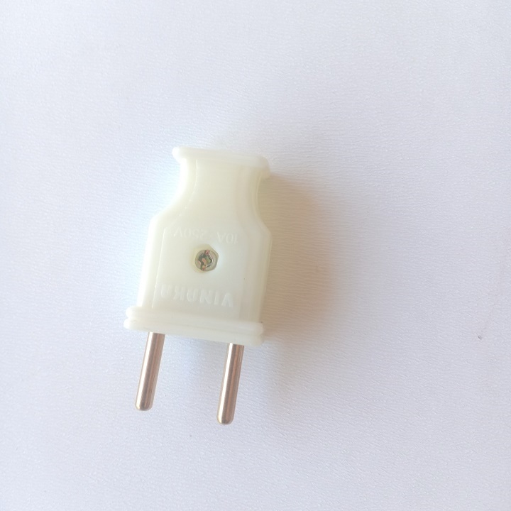 2 PHÍCH CẮM ĐIỆN VINAKA