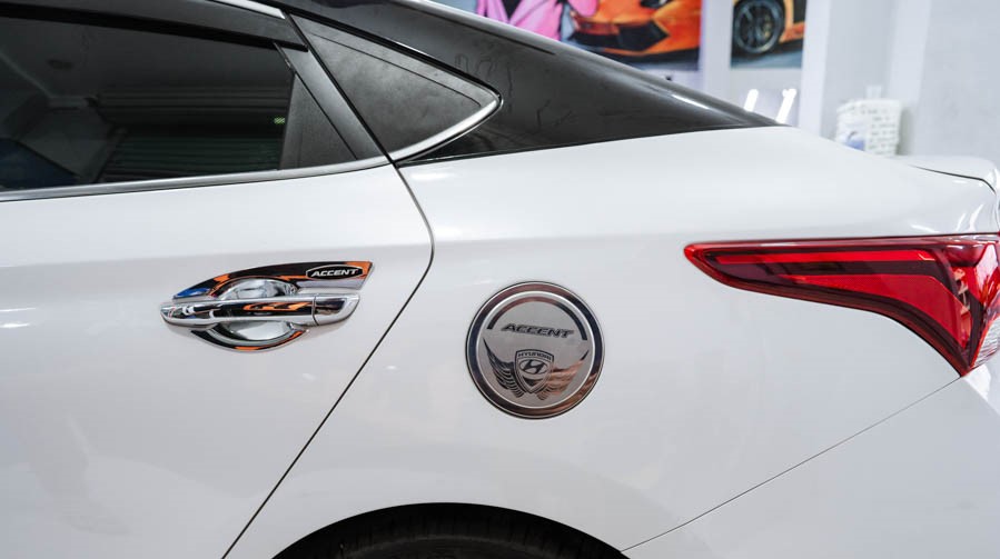 Ốp INOX nắp bình xăng HYUNDAI Accent 2018