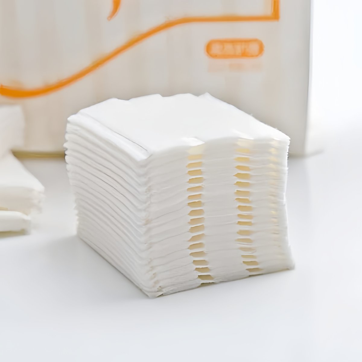 Combo of 1 makeup cleaner and 1 cotton bleach [domestic Chinese]