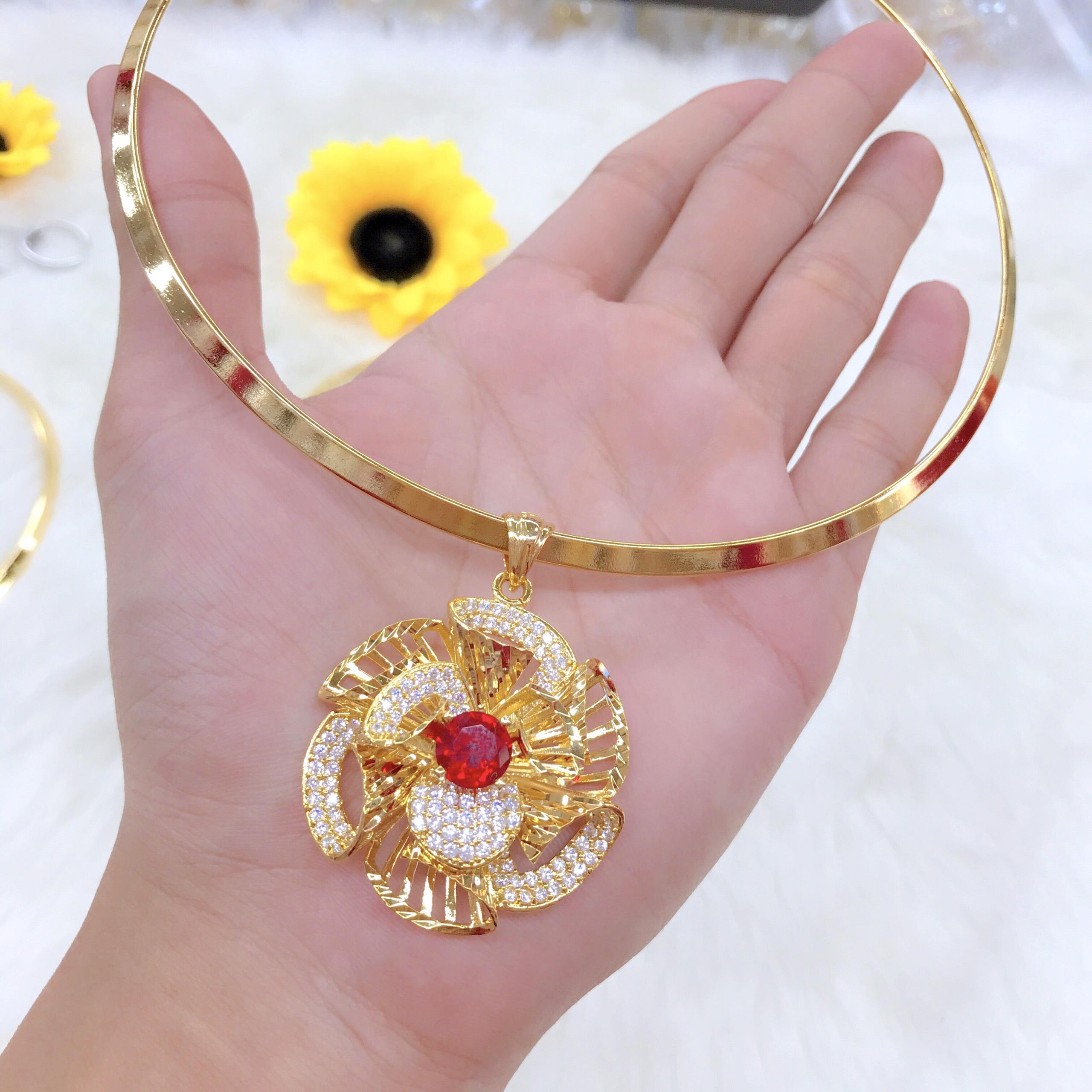 [HCM]Kiềng cổ vàng 18k vòng cổ nữ mạ vàng cao cấp kiềng cổ vàng non mặt hoa xoáy nhụy đá pha lê, vòng cổ đẹp mạ vàng thật vàng 24k vàng Ý cam kết không đen Trang Sức Miga VC004M039