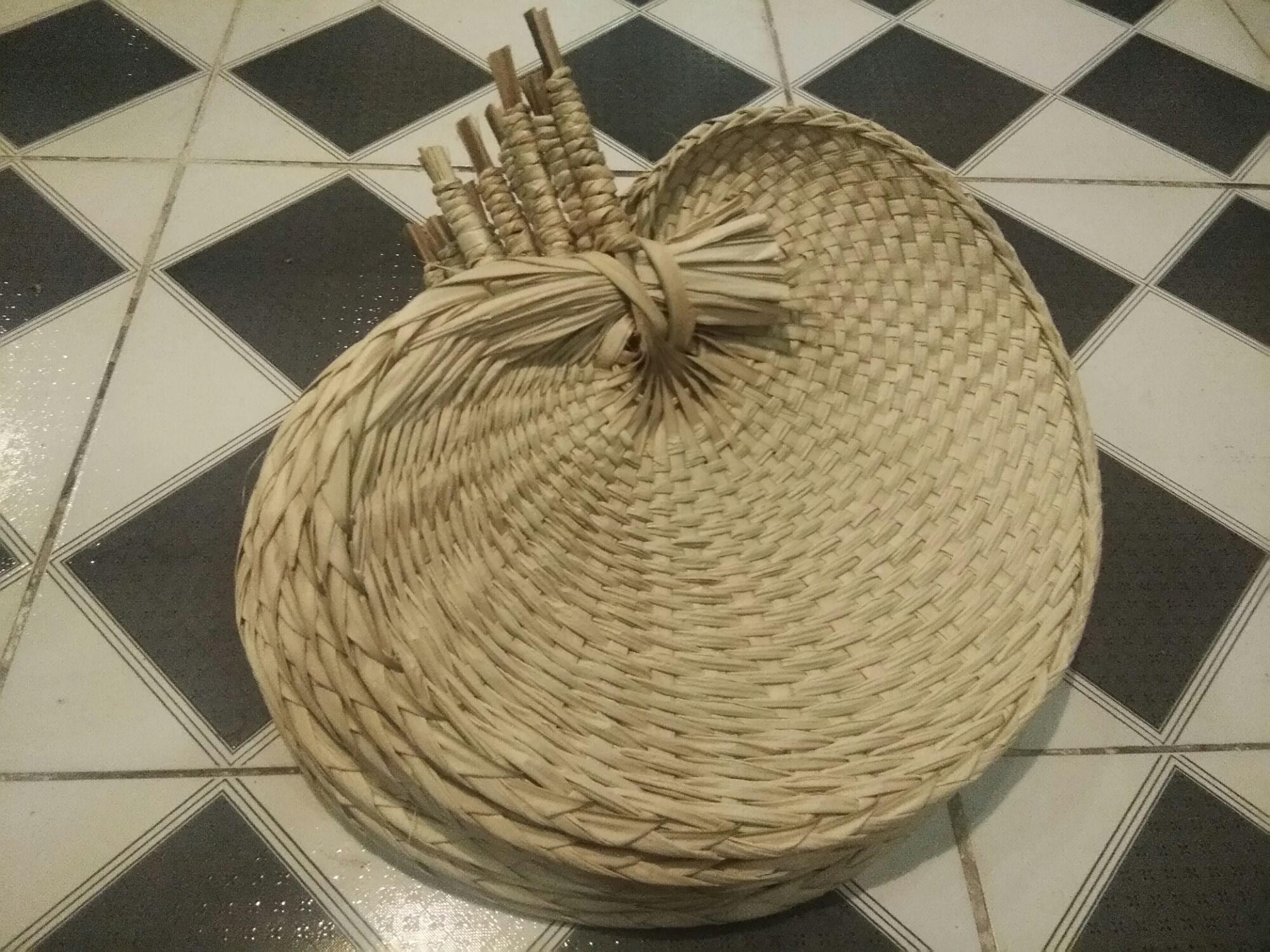 Quạt nan lá cọ truyền thống