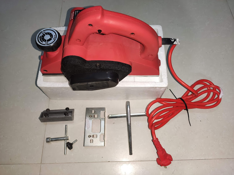 Máy bào gỗ honda sx-016, 650w, dây đồng chịu nhiệt, chiều ngang lưỡi bào 82mm.