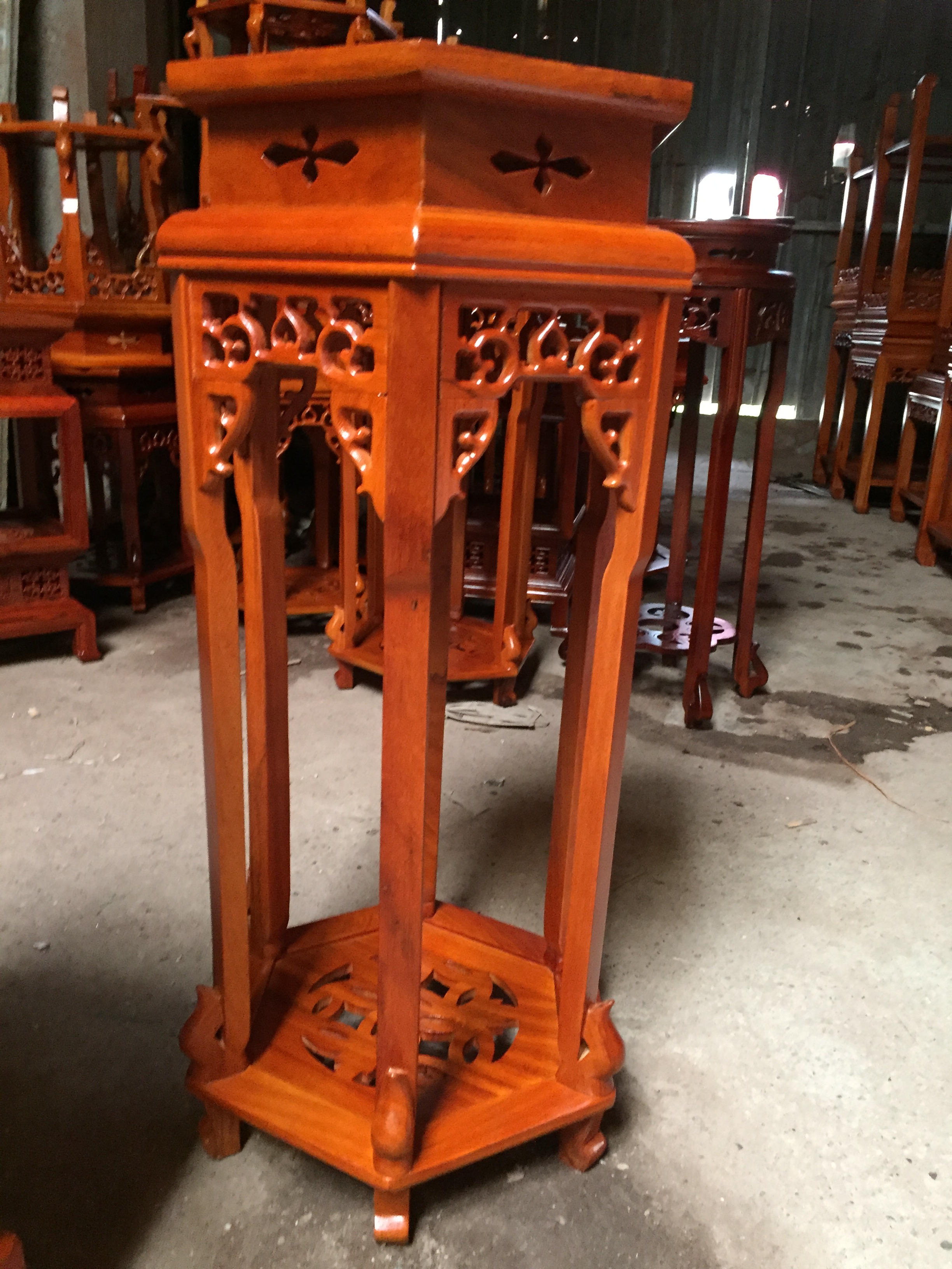 Đôn lục năng gỗ gụ (kt cao 80cm, mặt 32cm)