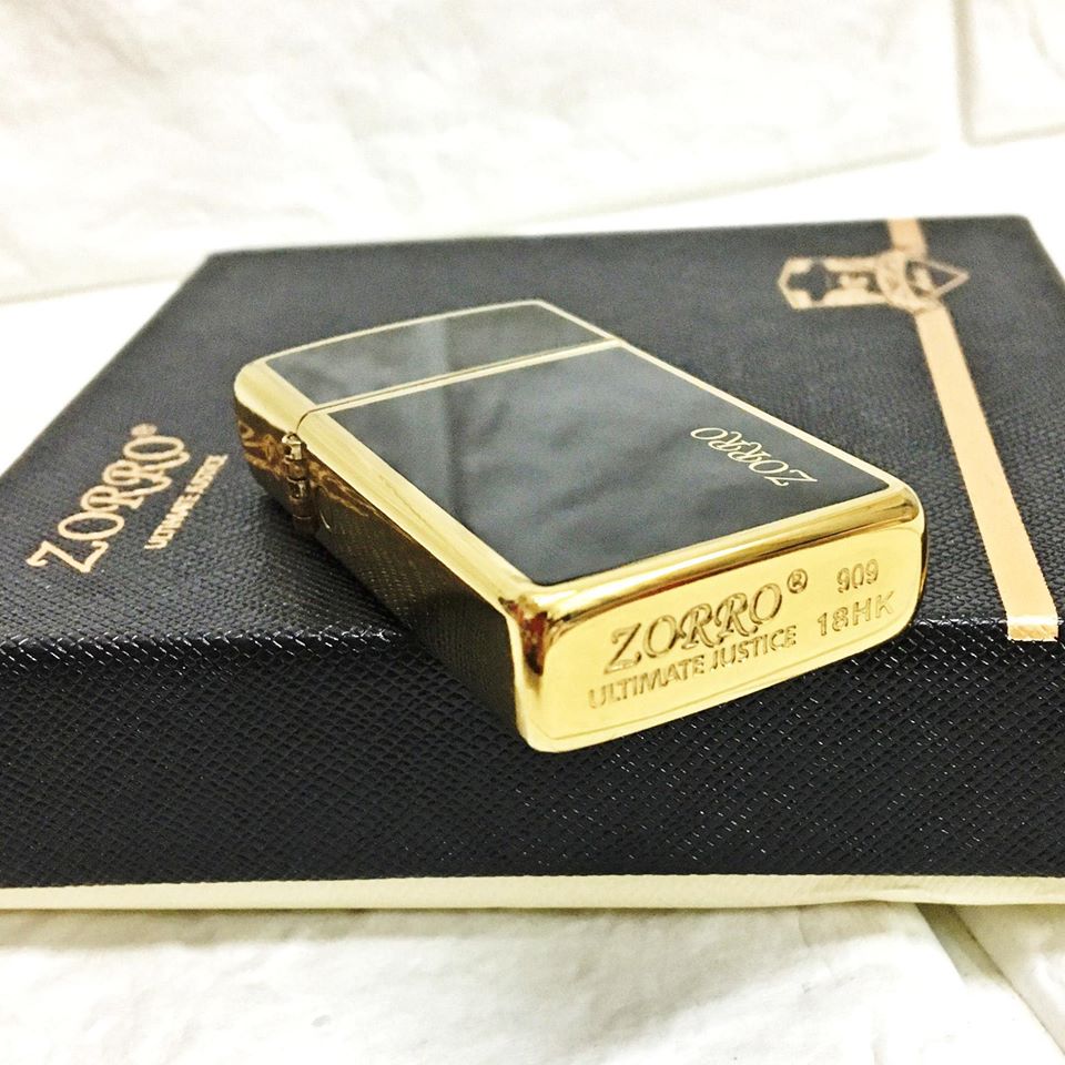 BẬT LỬA ZIPPO SLIM ZORRO ULTIMATE MÀU VÀNG ĐEN - VÀNG ĐỎ (FULL BOX) - (XÀI XĂNG)