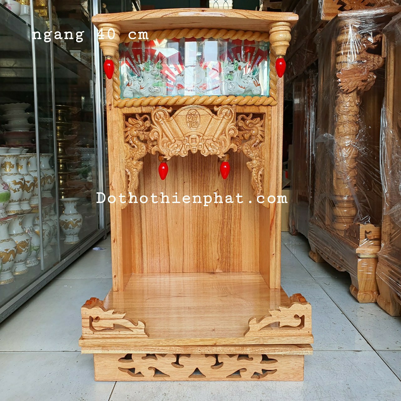 Bàn thờ thần tài ông địa gỗ xoan ngang 40 lọng điện tử mẫu mới rất đẹp
