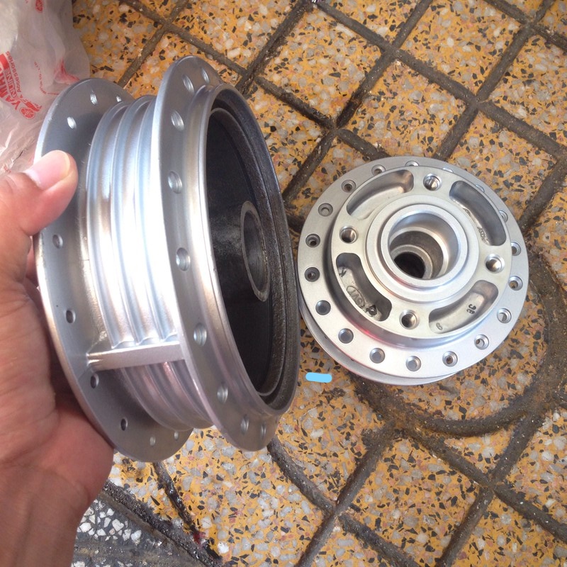 Cặp Đùm Trước X1R Sau Sirius Bạc  Ms 2010