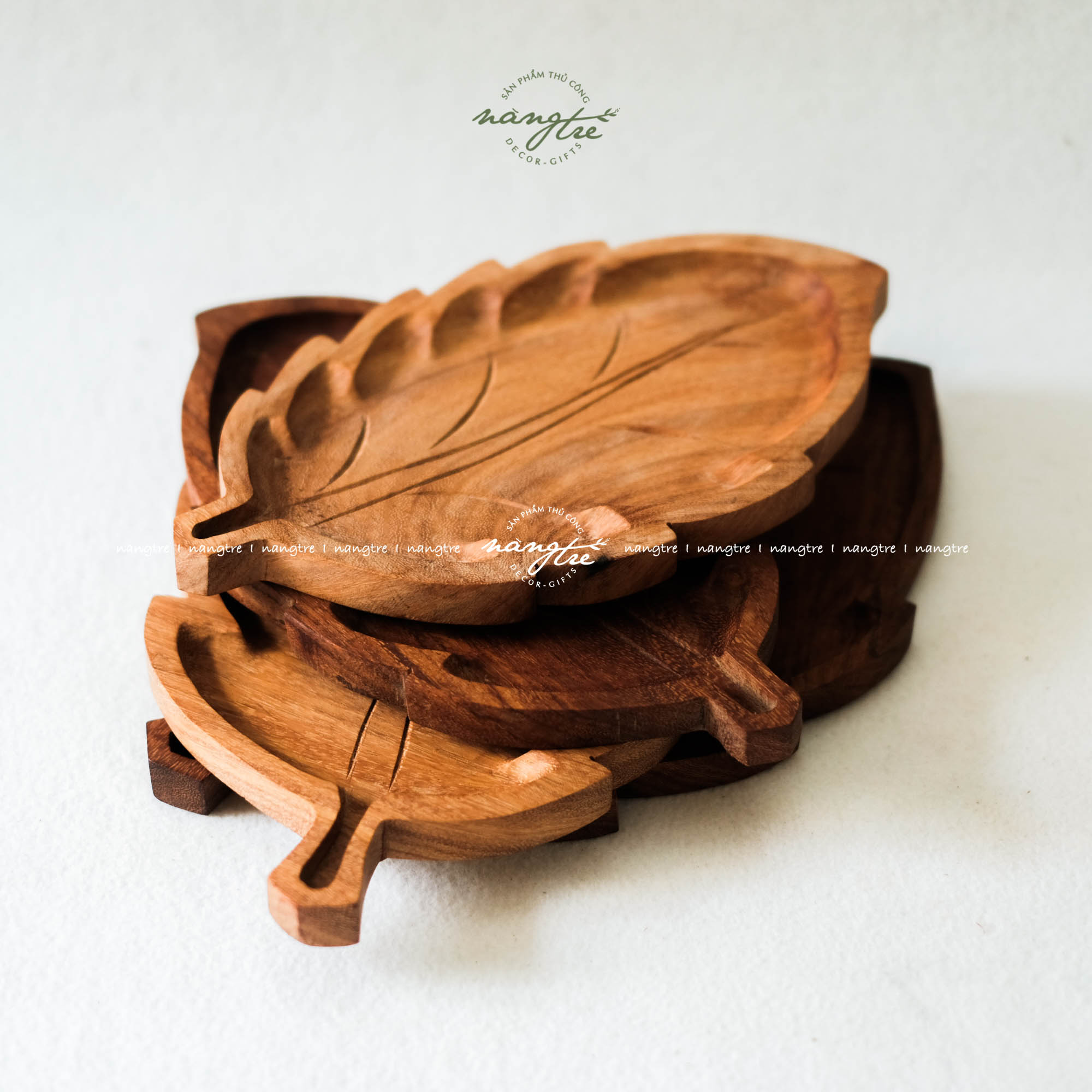 Khay gỗ đỏ hình lá decor/Trang trí