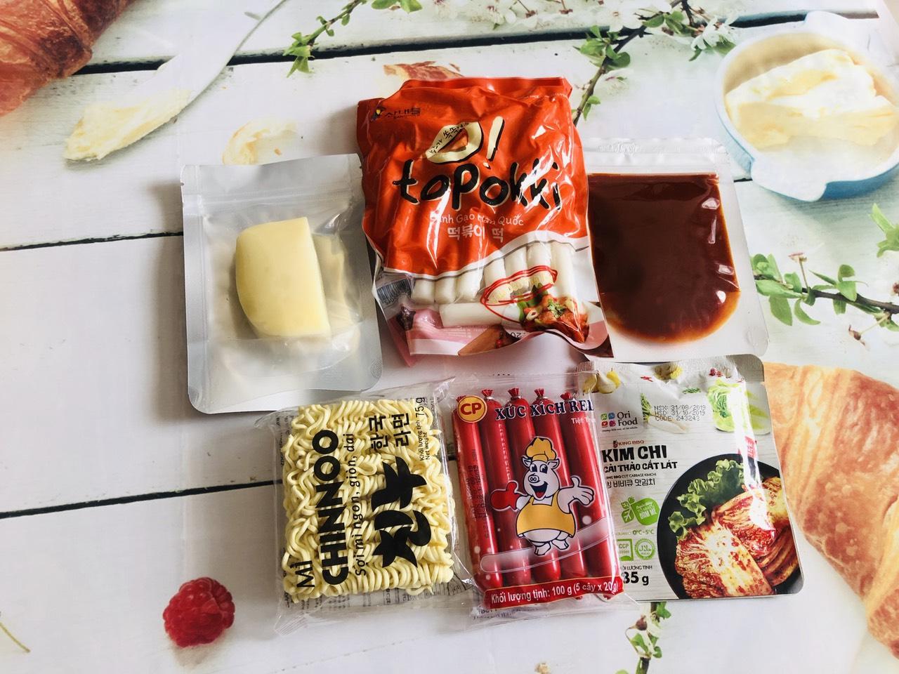 combo bánh gạo mì cay (500g bánh gạo mì chinnoo sốt kim chi xúc xích phô mai mozarrela)