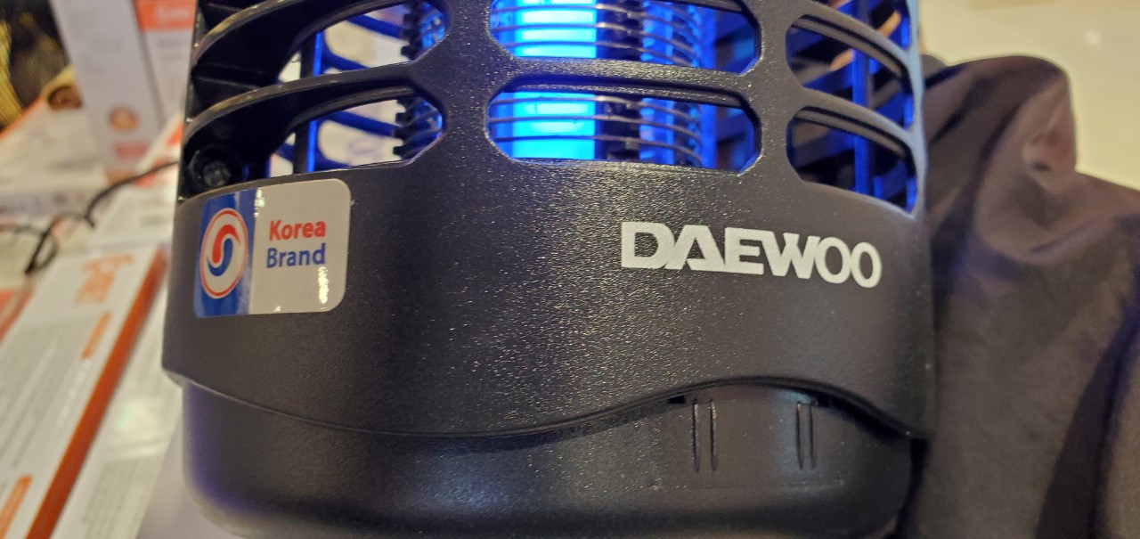 bóng đèn trong mấy bắt muỗi  daewoo 6w 1 bóng  (còn hàng )