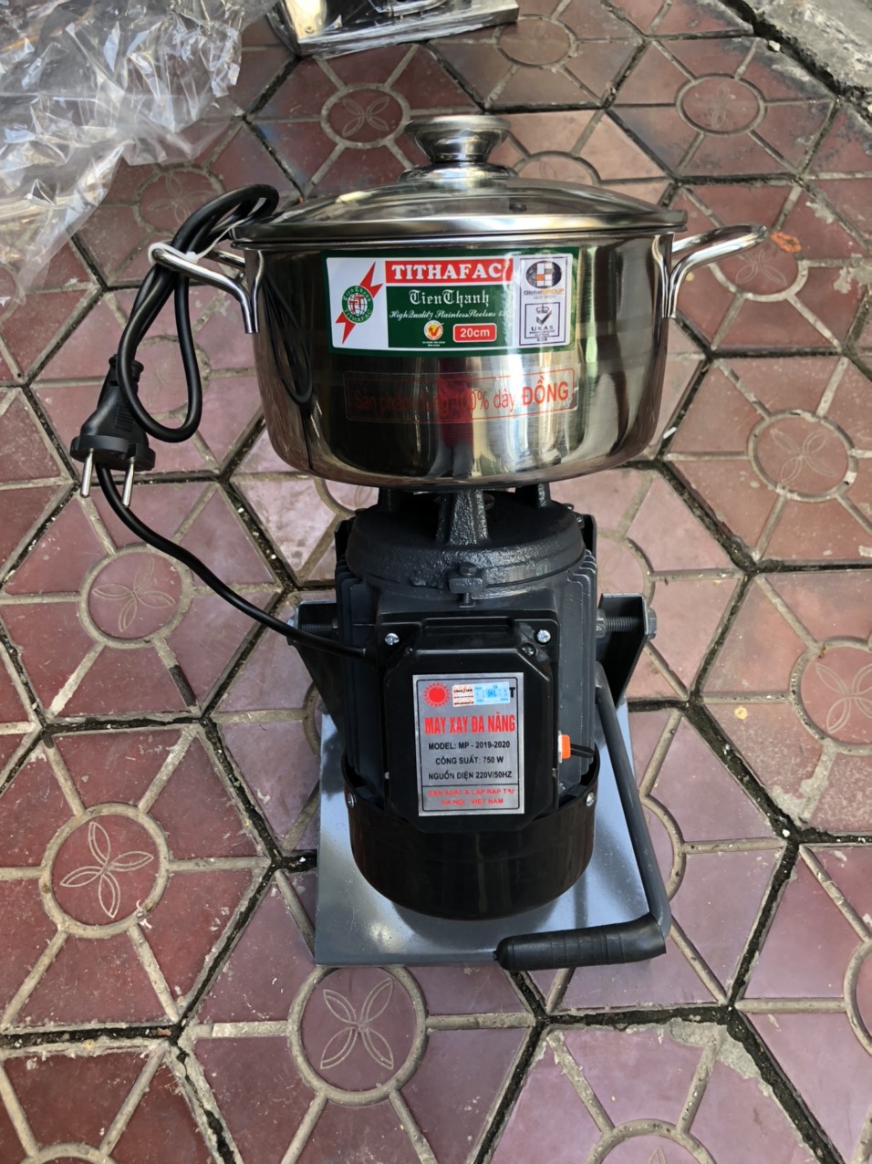 Máy xay thịt làm giò chả gia đình
