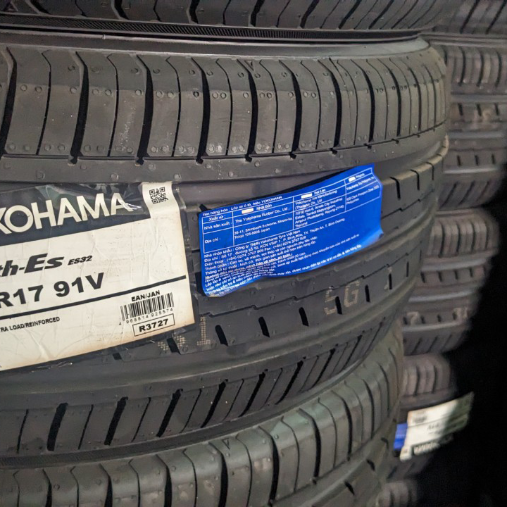 215/45R17 Yokohama