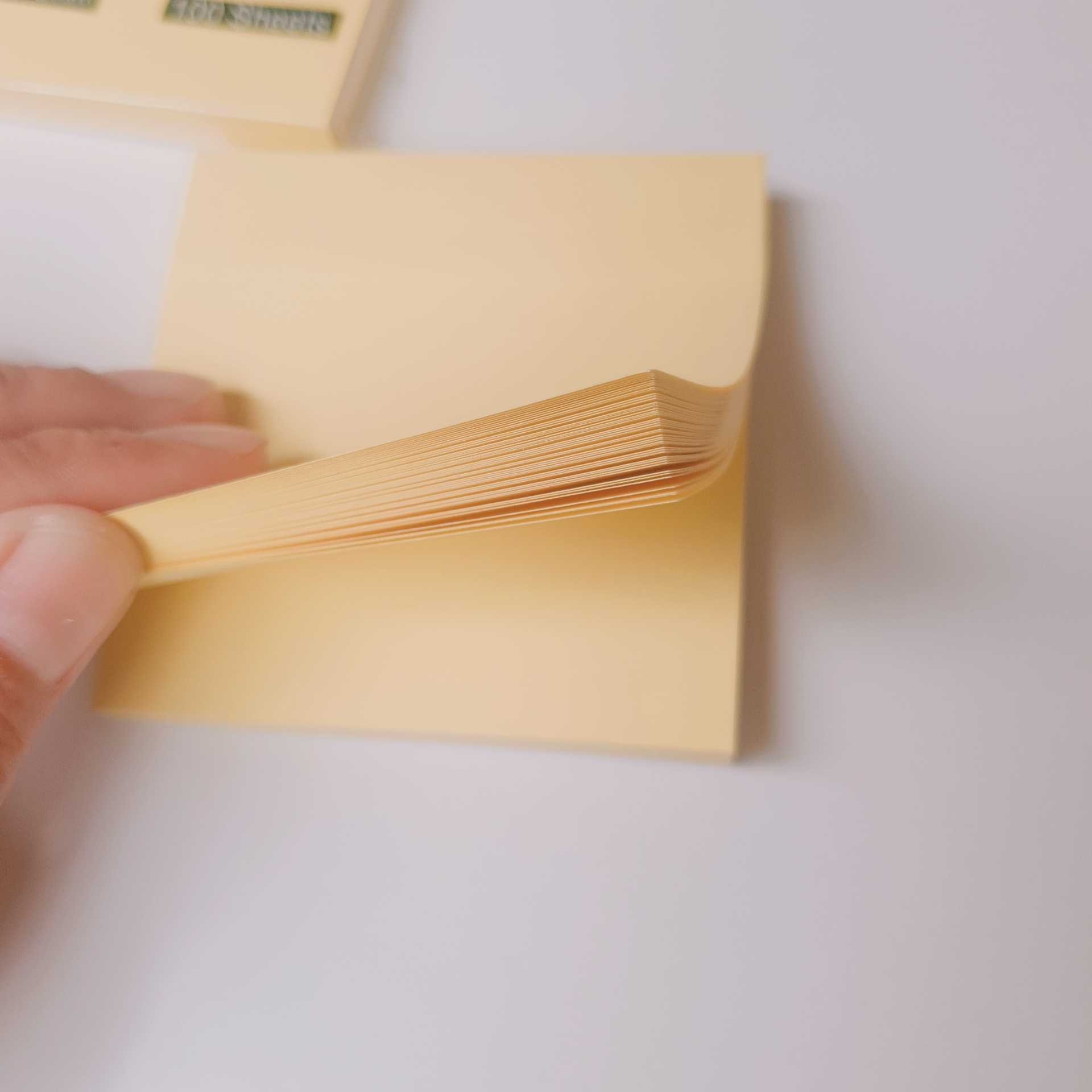 Giấy notes vàng hình vuông (76x76mm) xấp gồm 100 tờ