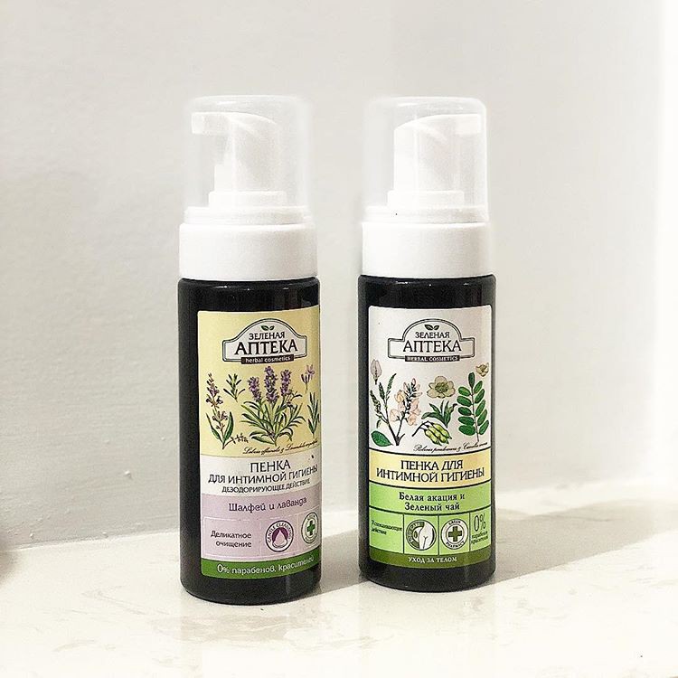 Dung dịch vệ sinh phụ nữ Nga Green Pharmacy dạng bọt - Tím