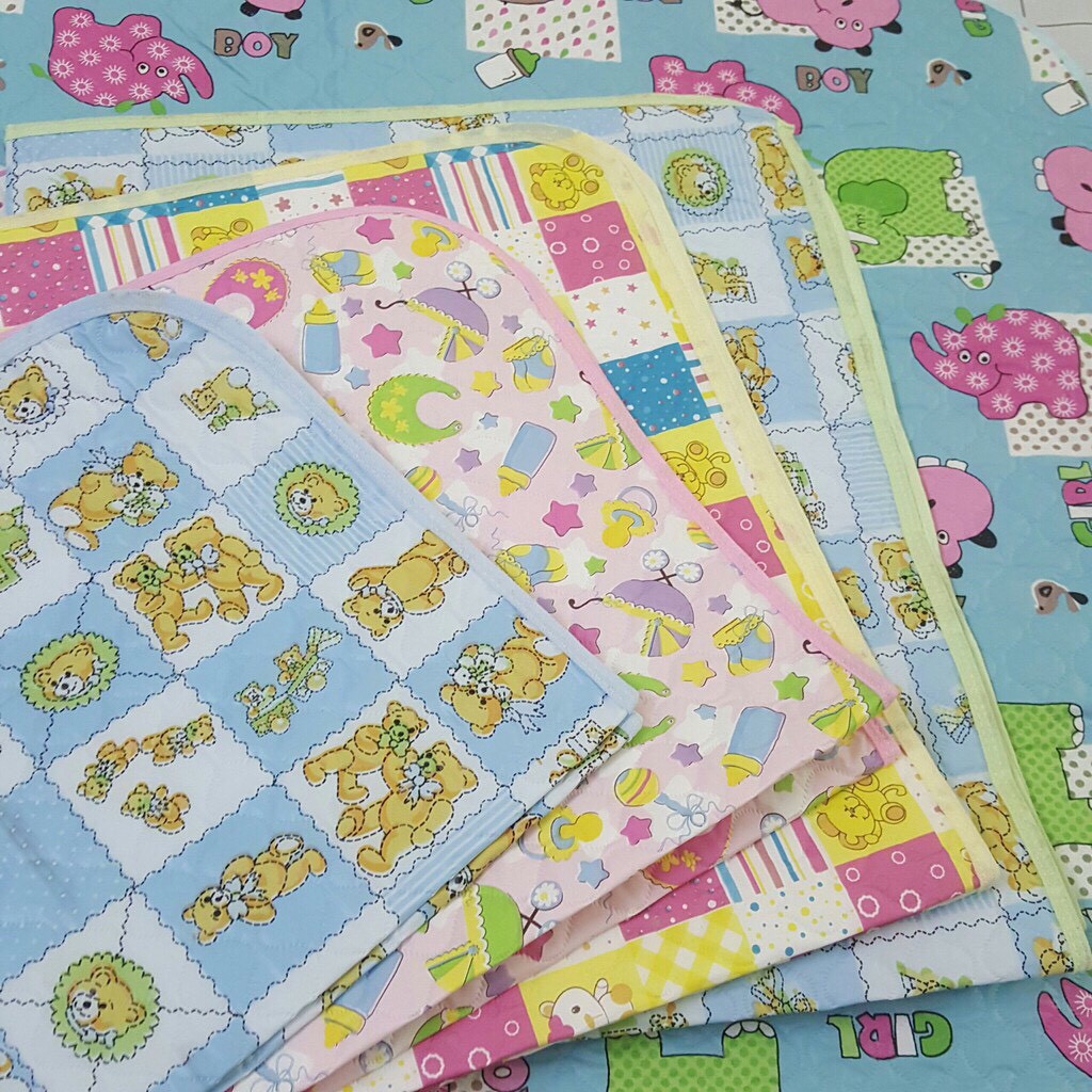 Chiếu nhựa chống thấm bốn mùa cho bé