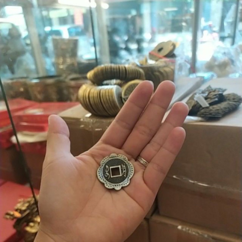 Đồng xu Hoa Mai nhỏ may mắn