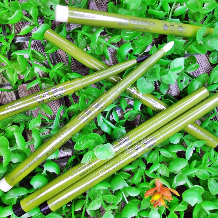 [HCM]Kẻ Mắt Sáp Essence Pencil Xanh – HUKB488