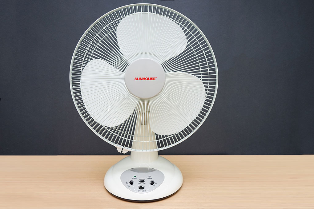 Quạt sạc điện Sunhouse SH722 (Hàng trưng bày 97%)