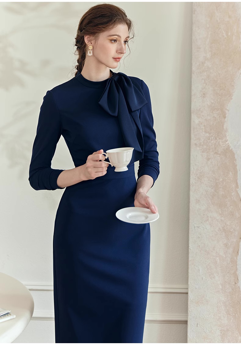 Đầm xanh đen cột cổ tay dài dáng ôm bút chì