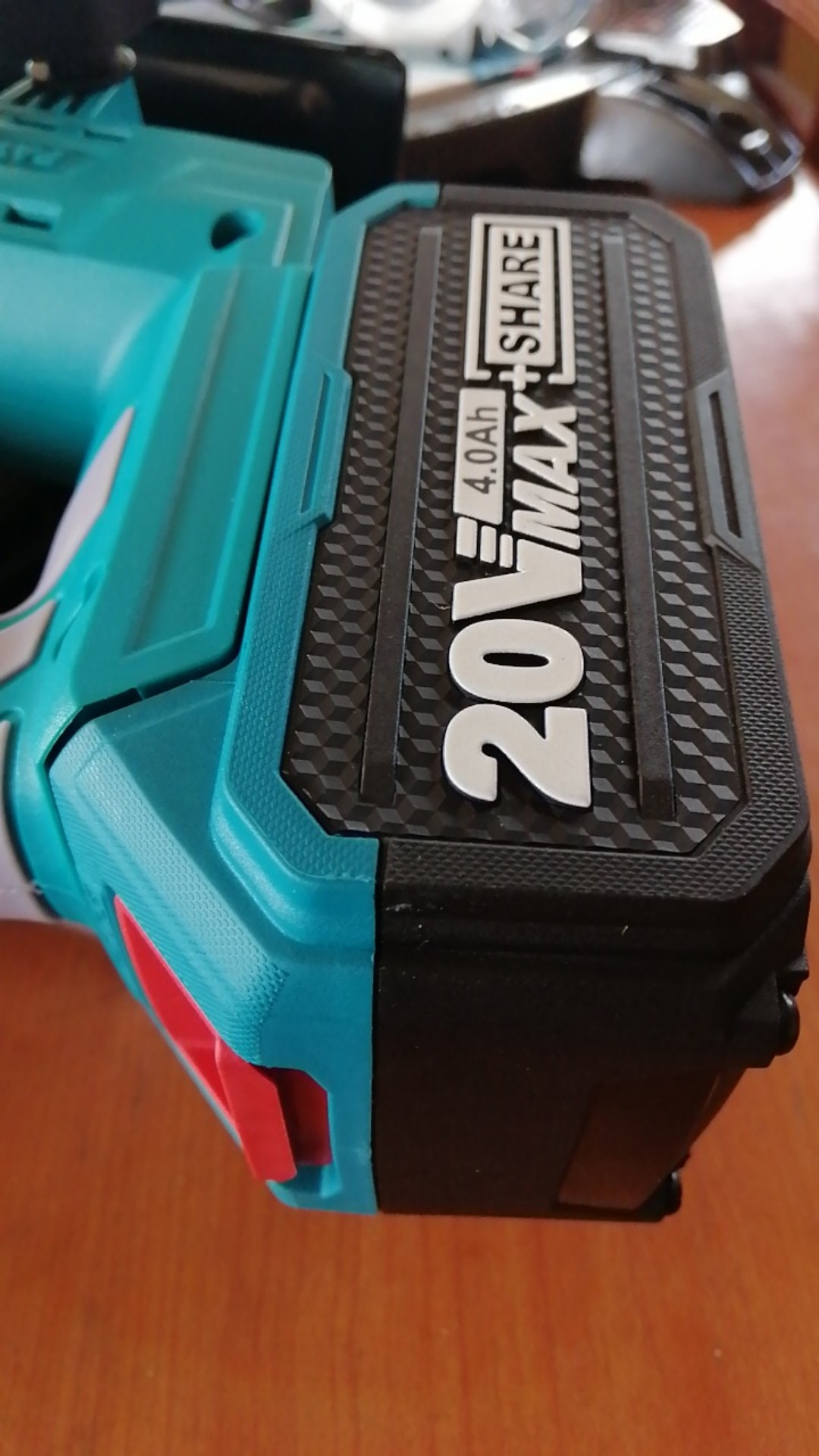 [Ảnh thật] [Chính hãng] 20V/4.0Ah Pin Lithium-Ion Total TFBLI2002