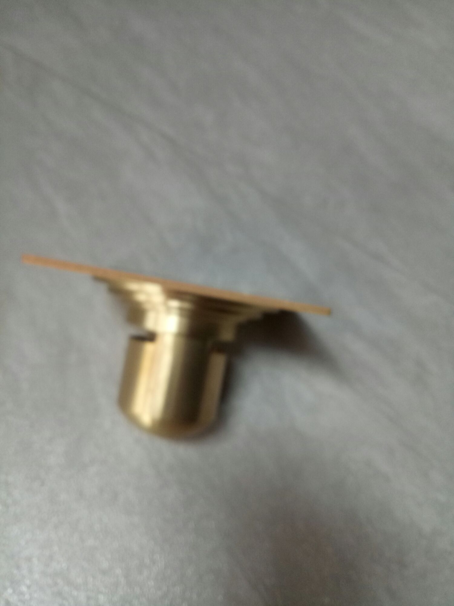 Thoát sàn ngăn mùi đồng mặt 12cm × 12cm cao cấp