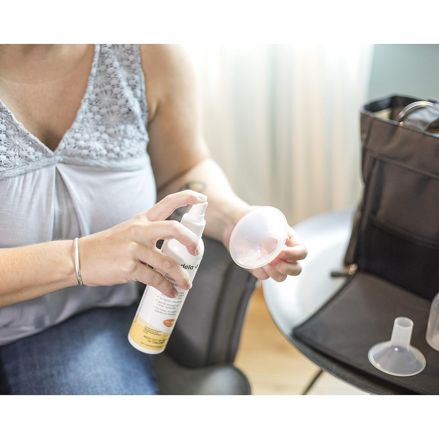 Xịt khử trùng máy hút sữa và phụ kiện làm sạch nhanh của Medela Quick Clean Breast Pump and Accessory Sanitizer Spray