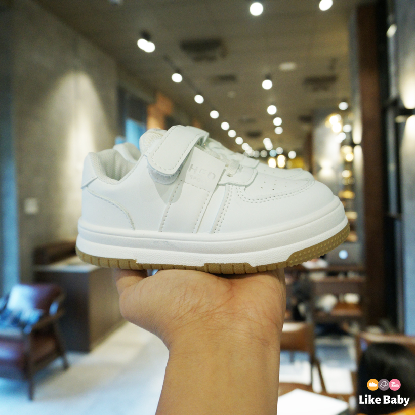 HOÀN TIỀN 15% - Giày Thể Thao Bé Trai Bé Gái Từ 1 - 12 Tuổi Màu Trắng Siêu Nhẹ Quai Dán Đế Êm Kiểu Dáng Thời Trang G96