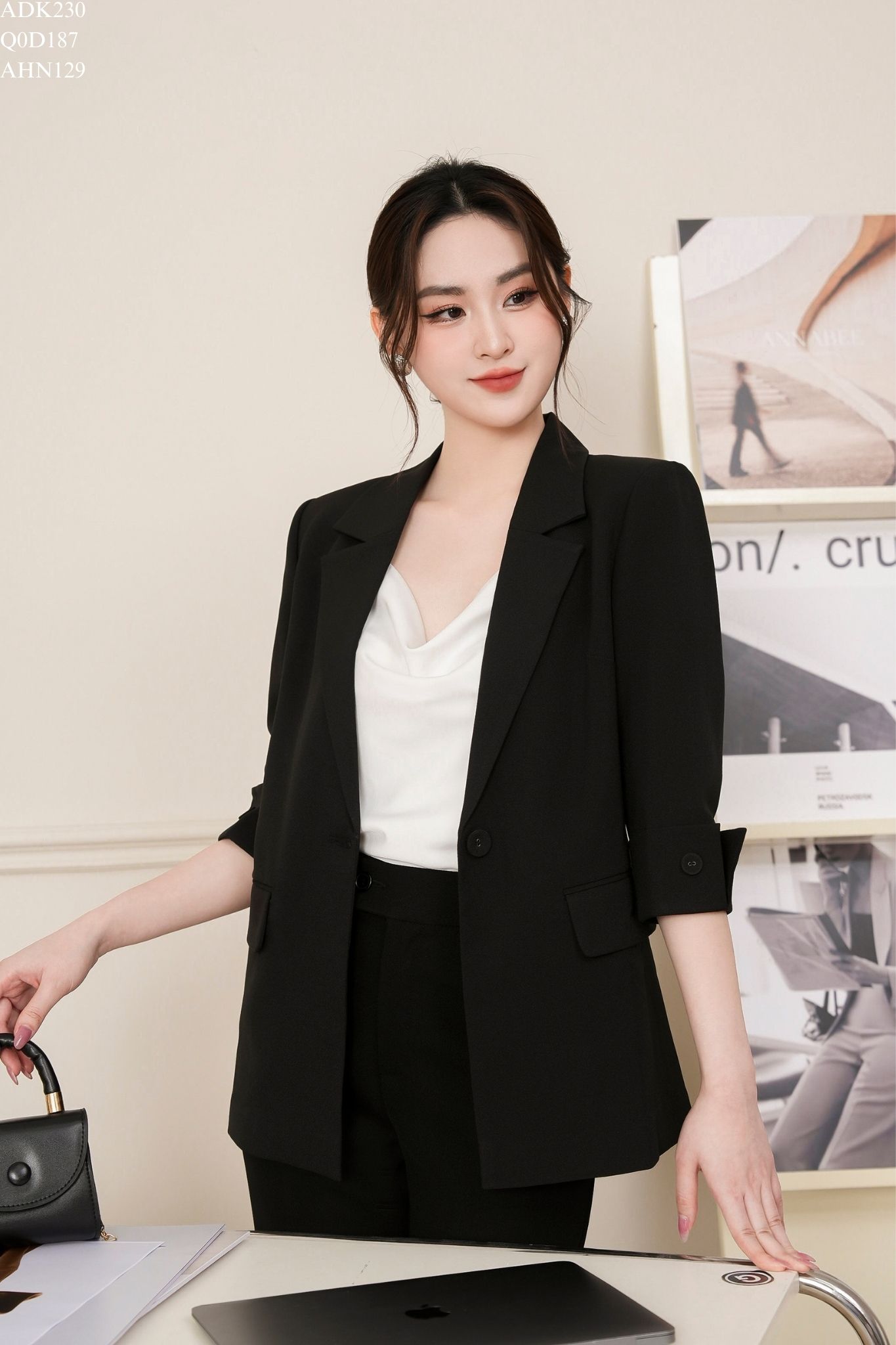 Blazer 2 túi nắp tay gập xẻ đính khuy bọc tiinstore adk230