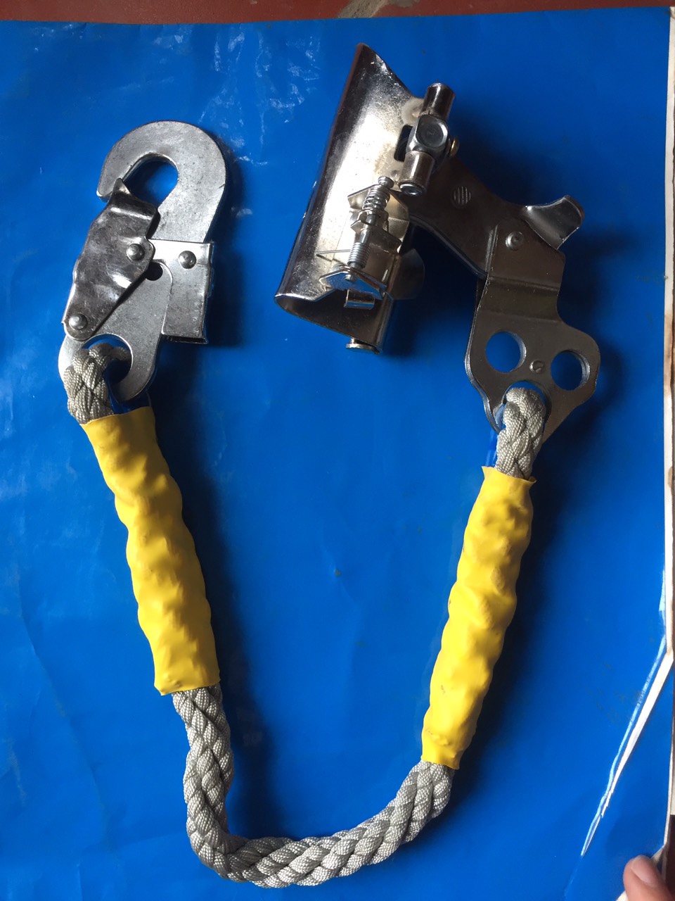 Khóa hãm chống trượt, khóa dây cứa sinh, khóa trượt dây