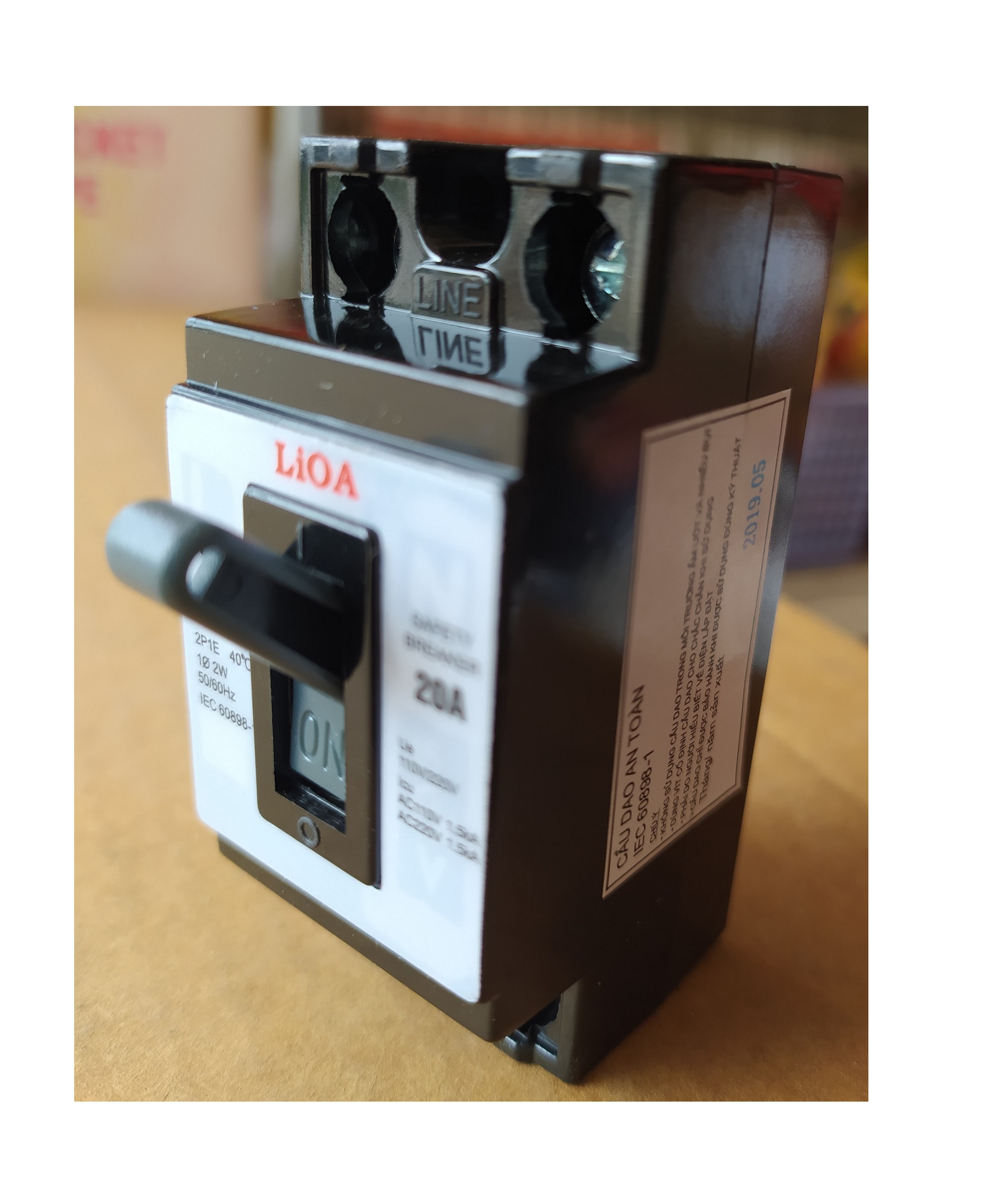 ATTOMAT 2 CỰC LiOA TỪ 5A-30A DÒNG ÁT KHỐI