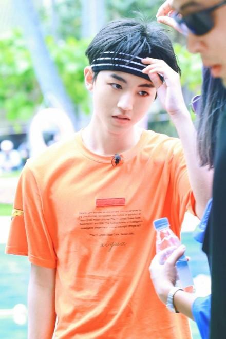 Băng đô kẻ ngang V BTS