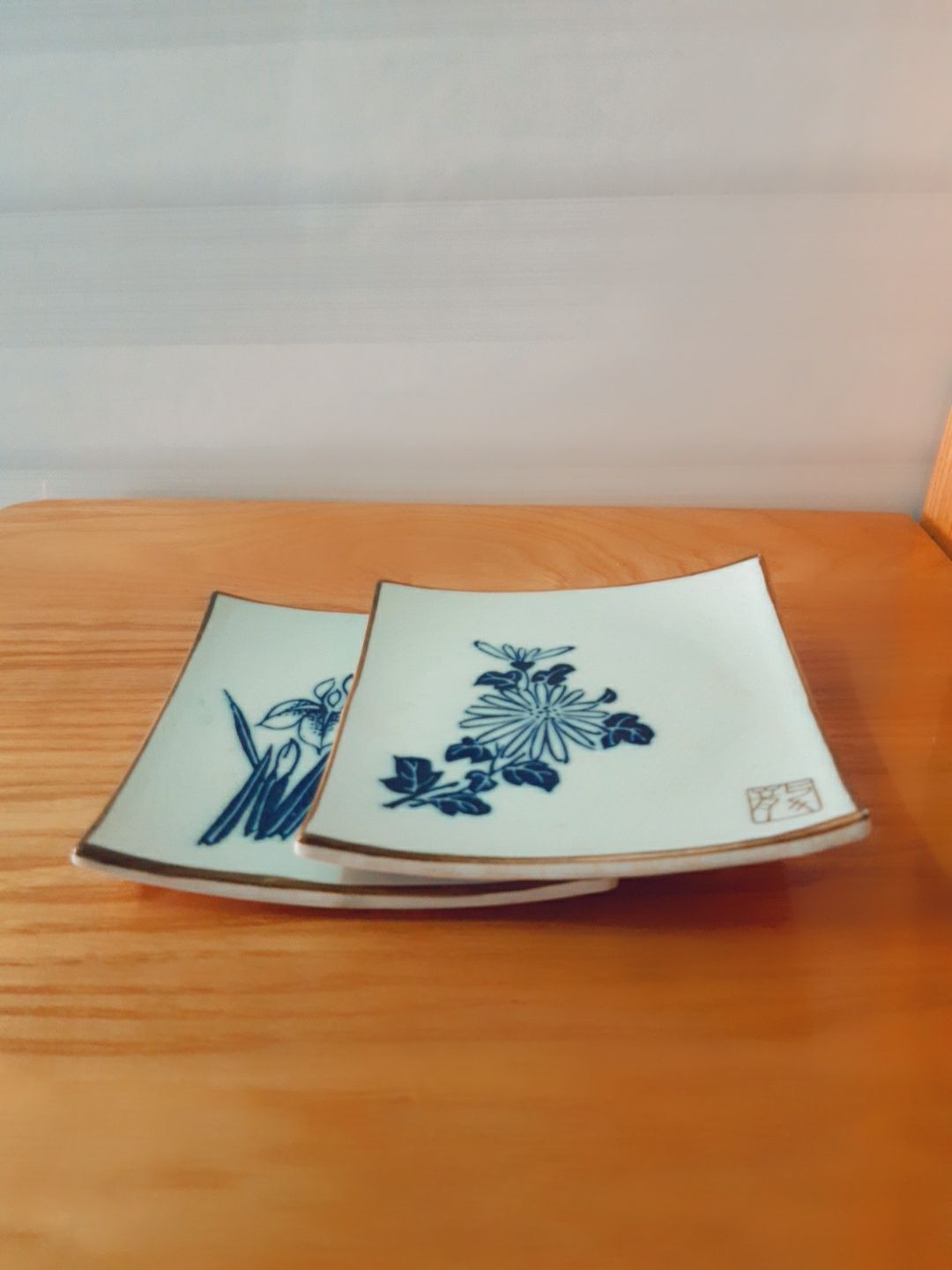 Dĩa vuông kiểu xưa