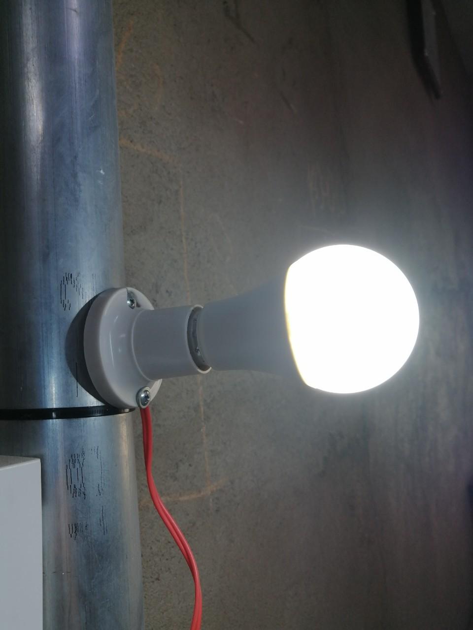 Đèn led bulb trụ 9w ánh sáng trắng