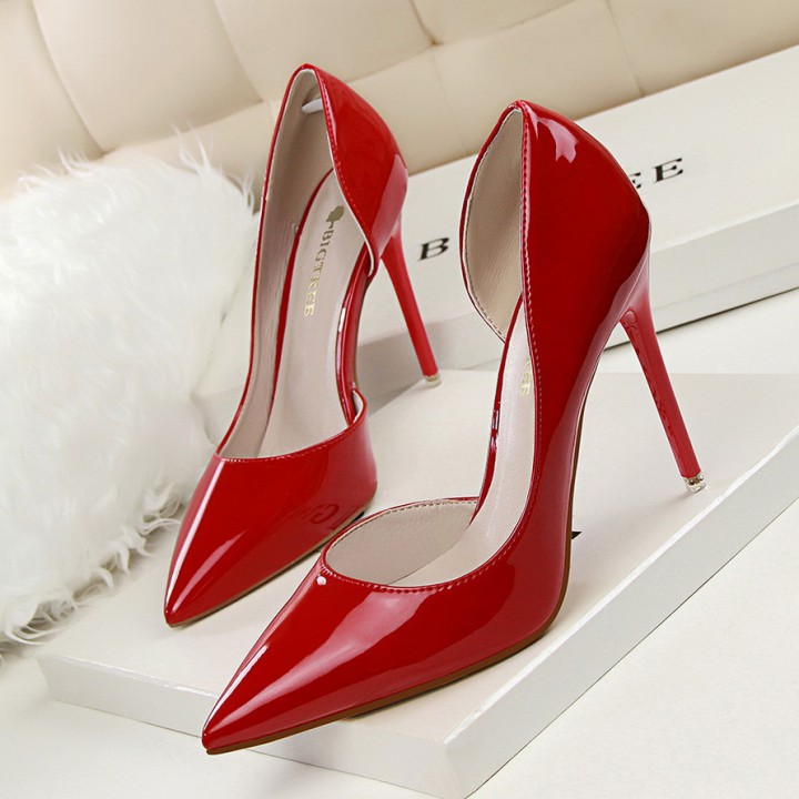 638-5 HIGH HEELS BIG TREE