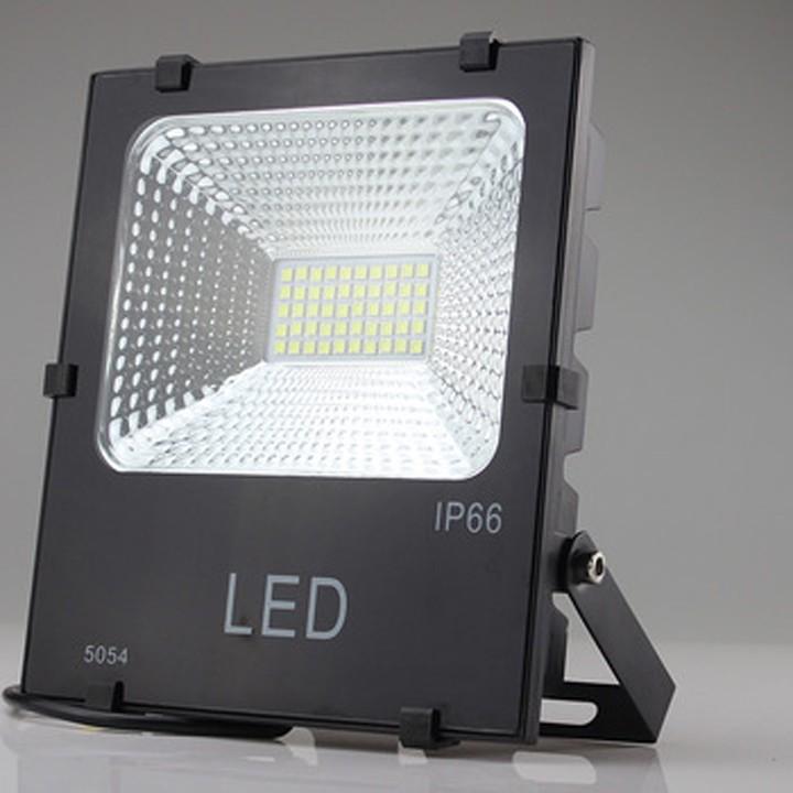 Đèn Pha 100W Ip66 Led 5054 Ánh Sáng Trắng