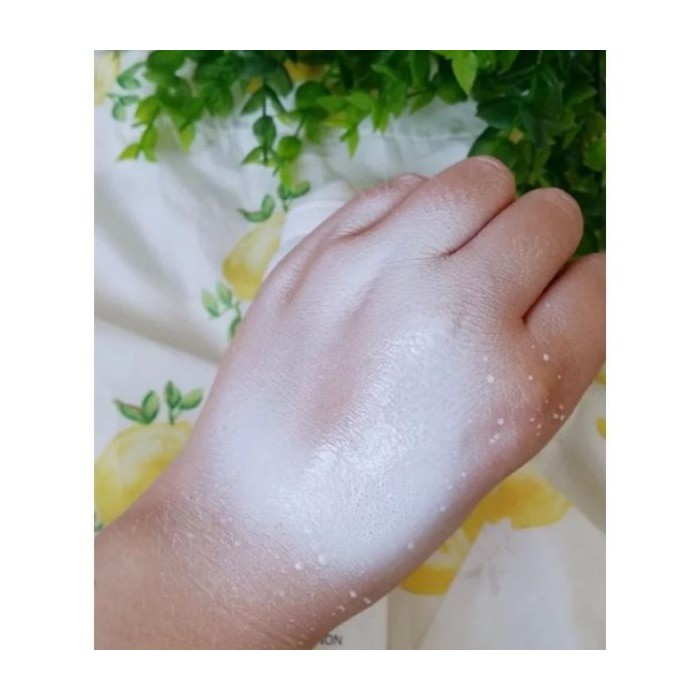 Xịt Chống Nắng Làm Trắng Da maycreate 150ml