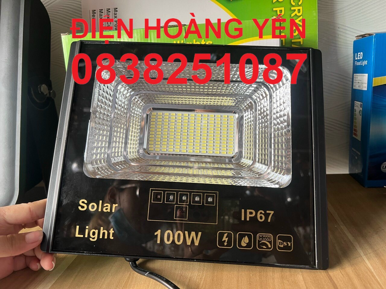 Đèn Pha Năng Lượng Mặt Trời DSY 100W IP67