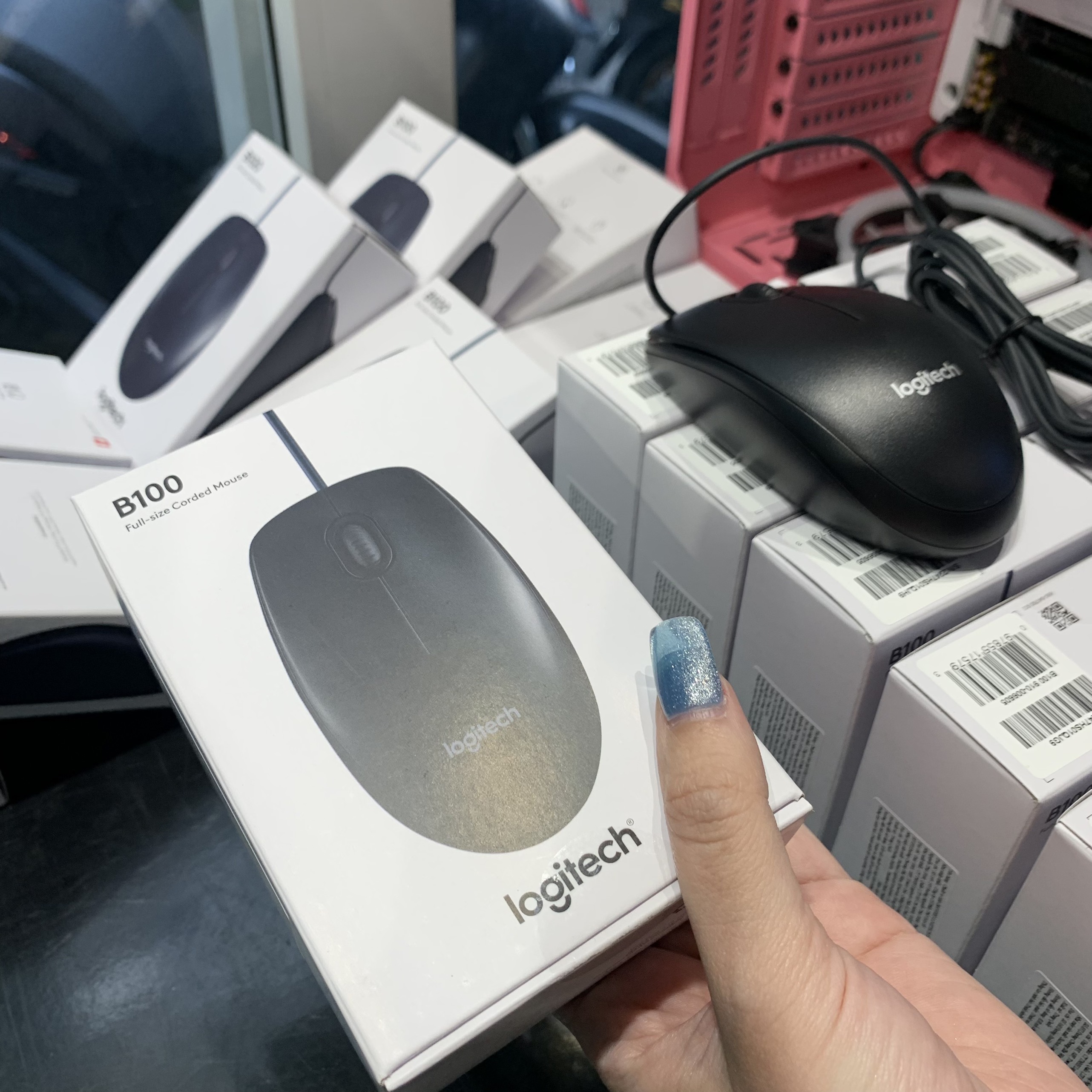 Logitech B100 Corded Mouse, Wired USB Mouse for Computers and Laptops, Right or Left Hand Use - Black