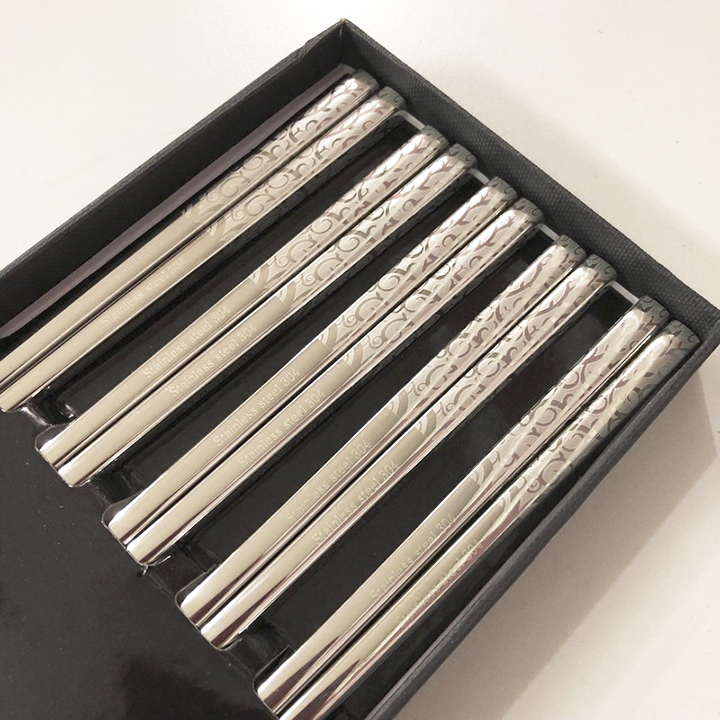 Set 5 đôi đũa hoa văn inox 304 đặc ruột Nhật