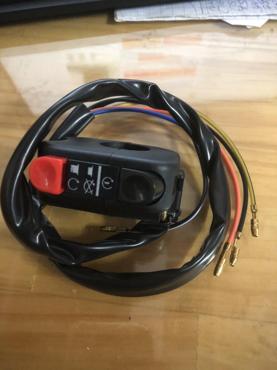 Cùm Công Tắc Bên Phải On/Off/Đề dành cho xe máy (màu Đen)