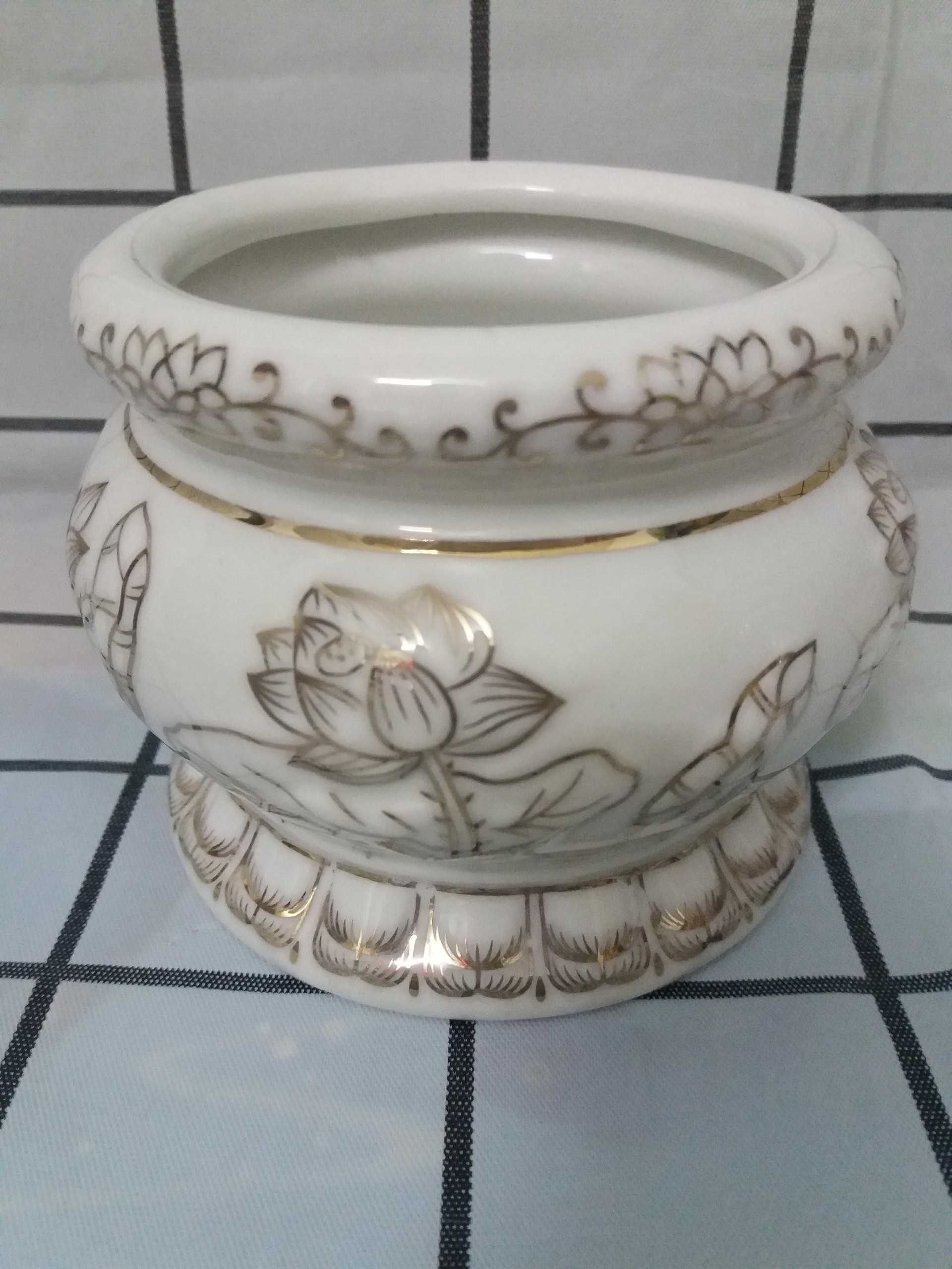Combo thờ cúng bạch ngọc bộ trung (dĩa 17 cm, bình 20 cm, lư cao 10 cm, bộ 3 chung nước)
