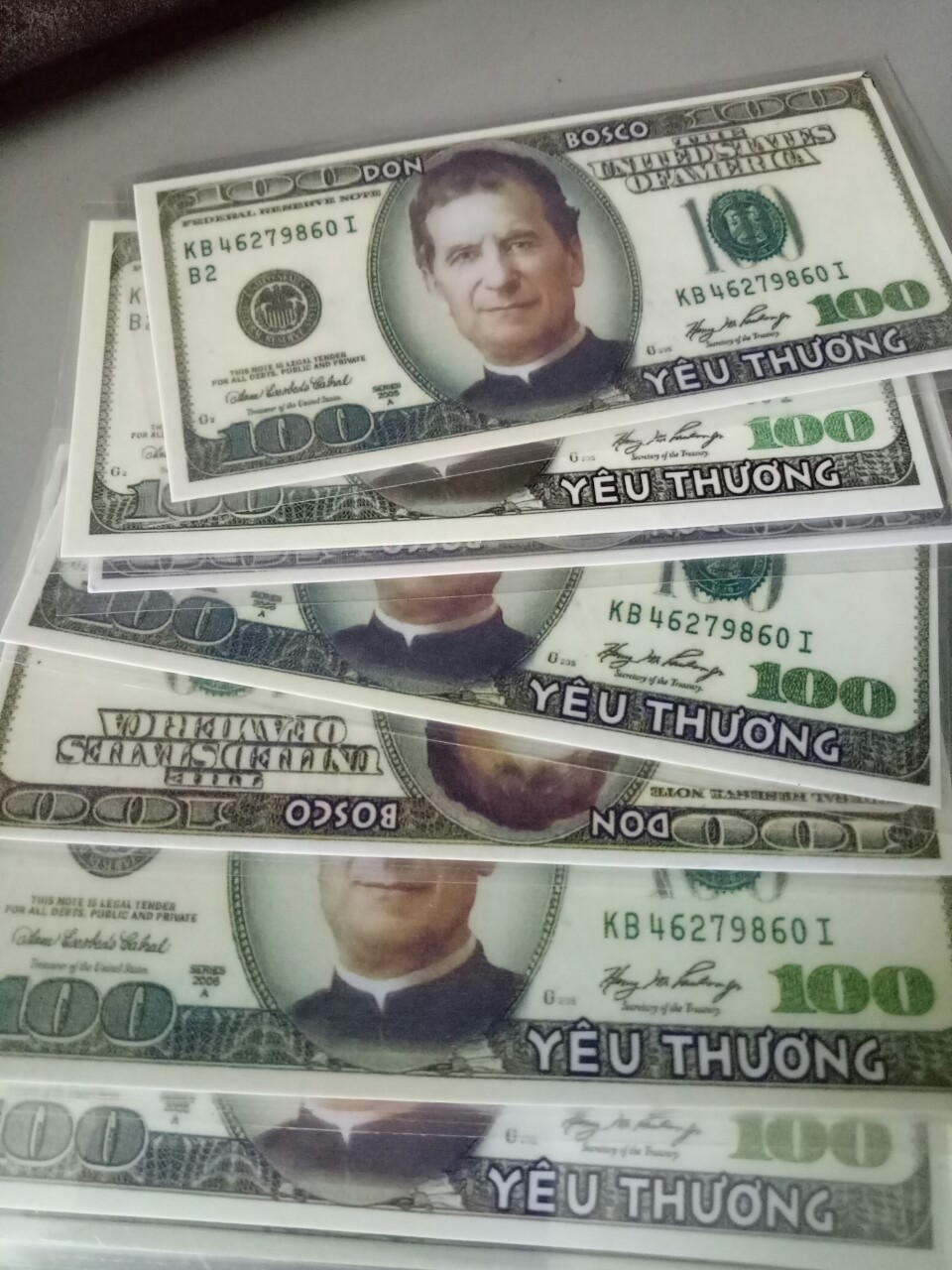 [HCM]Đồng 100 USD may mắn thiết kế hình DON BOSCO