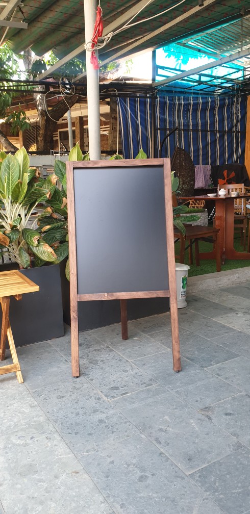 Bảng MENU viết phấn 1 mặt 3 chân gỗ gấp (TẶNG KÈM PHẤN MÀU + XỐP LAU BẢNG) - LUXI decor