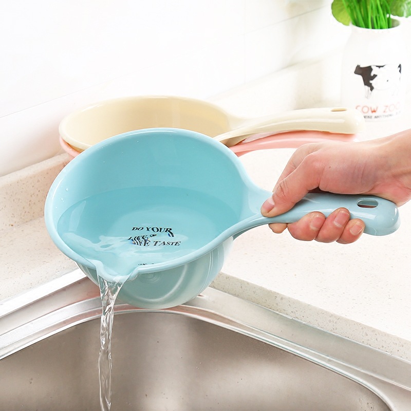 Ca Nhựa Gáo Múc Nước Cán Dài