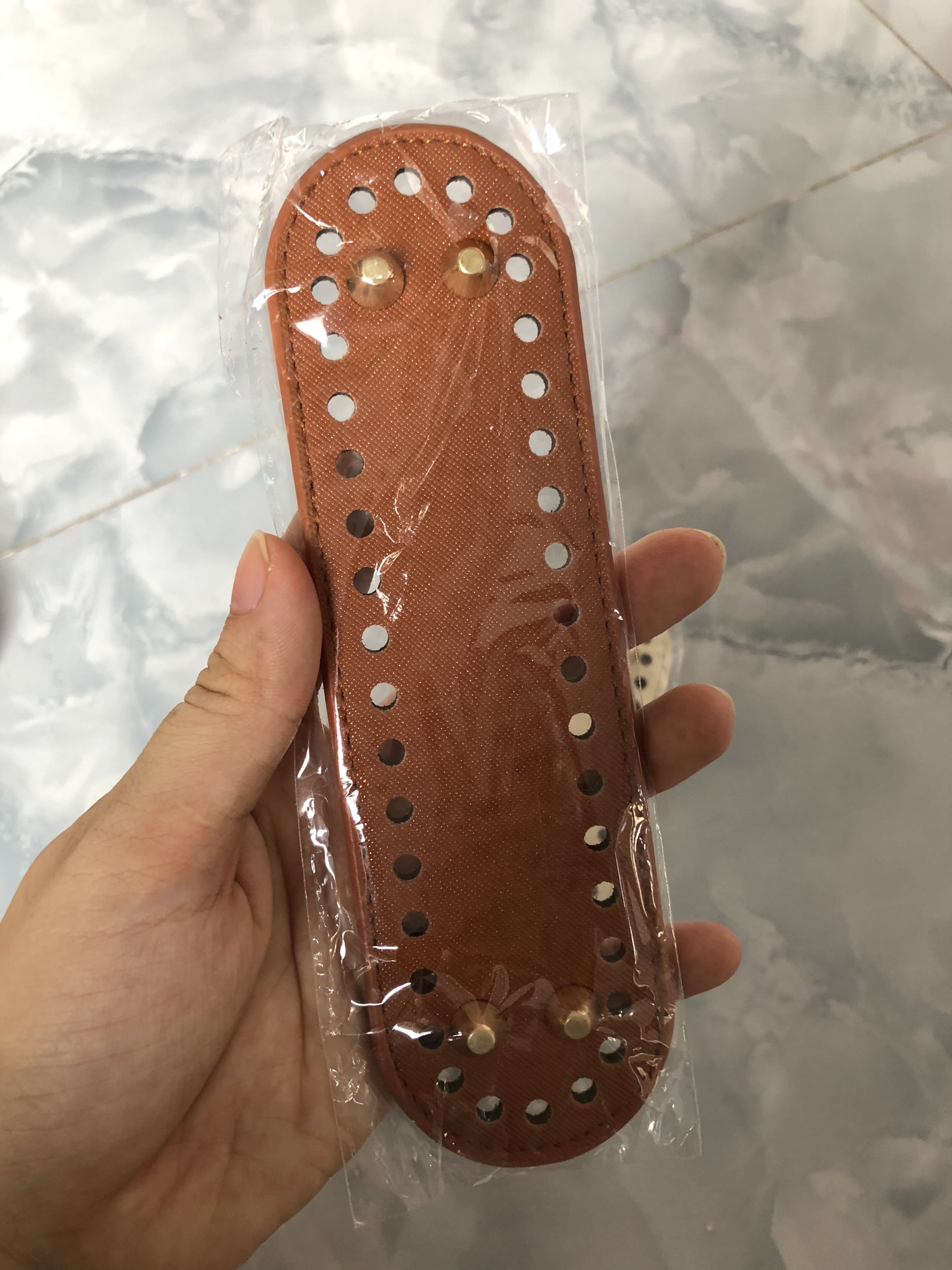 Tấm đế da pu đục lỗ 5x18cm (30k/tấm)
