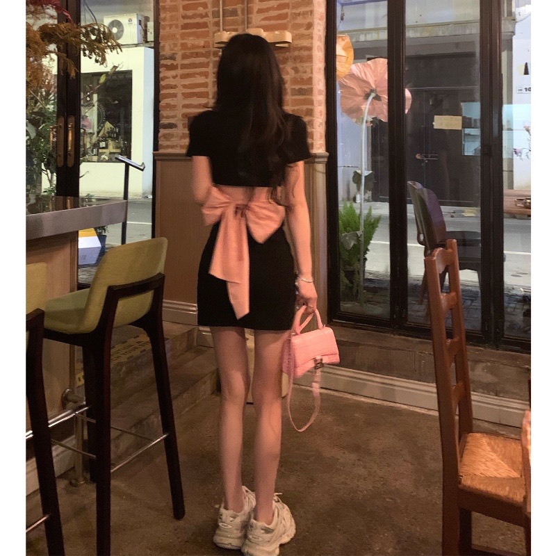 Đầm ôm body  kiểu tay ngắn phối nút nơ cột lưng