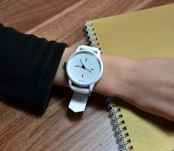 (Extra gift 1 tablets battery worth 20K) watches miler personality