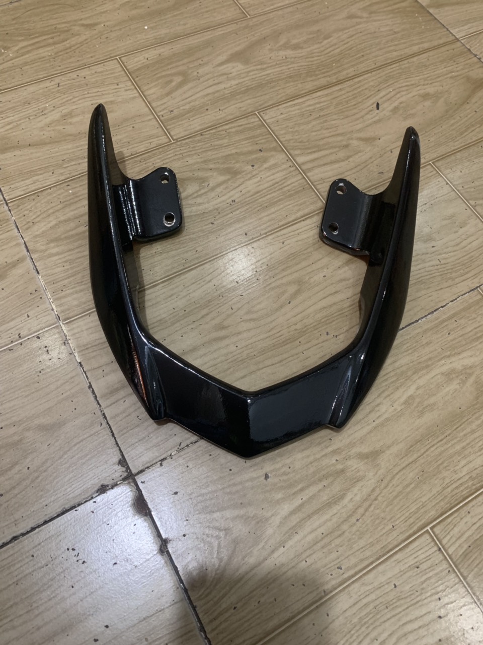 Cảng sau xe winner v1 màu đen nhám