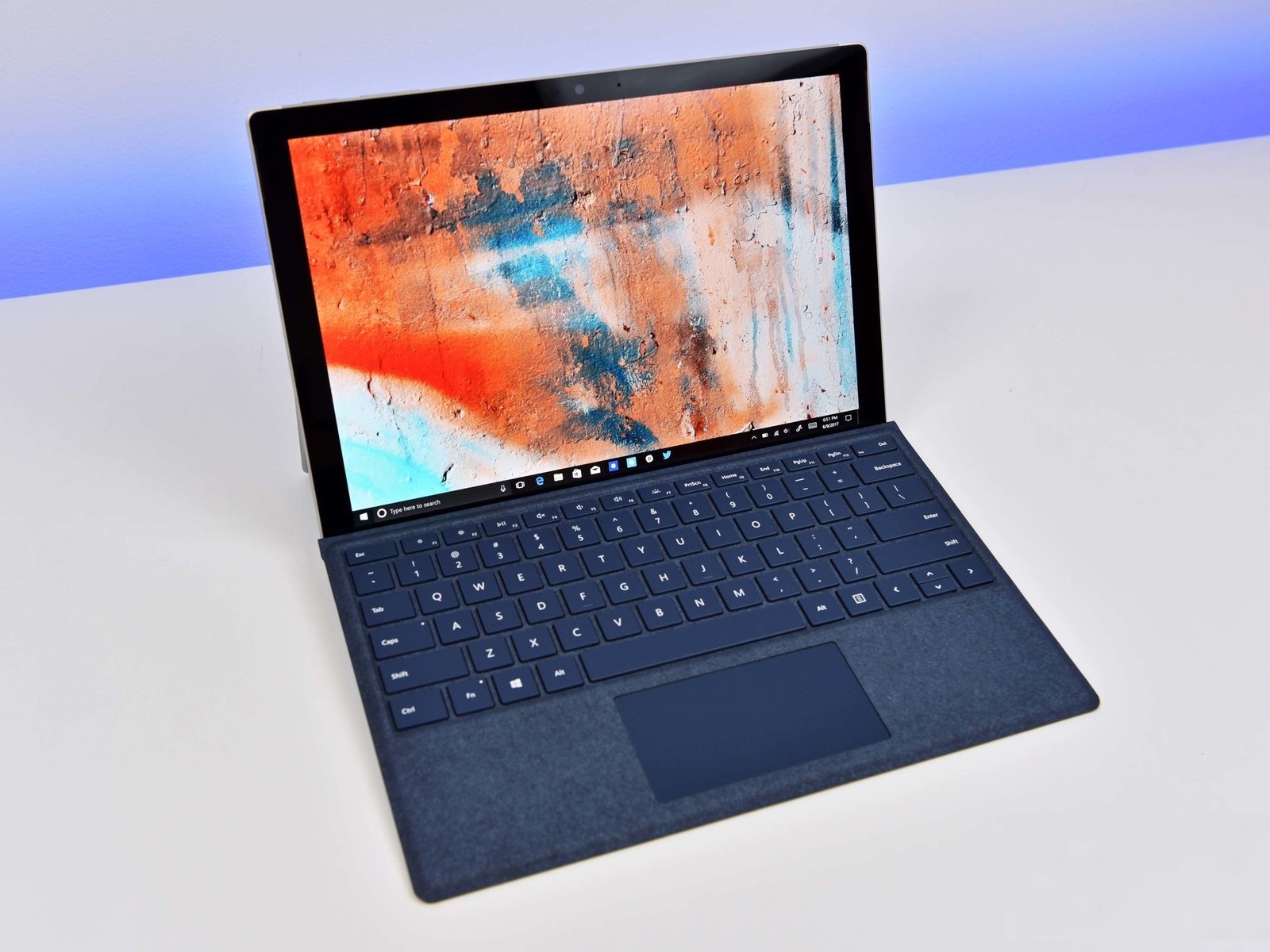 Máy tính bảng Microsoft Surface Pro 5 Nhập Khẩu Mỹ ( Surface Pro 2017 ) Win 10 Pro Kèm phím sạc chính hãng ,Core M3 4GB ram SSD 128GB màn hình 3K Tại Playmobile