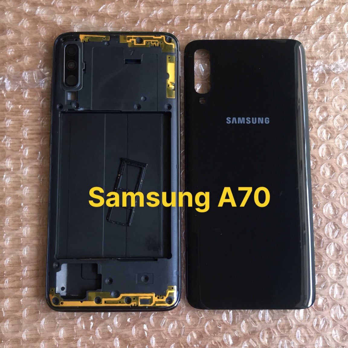 Bộ vỏ Samsung Galaxy A70 (kèm phím +kính camera)
