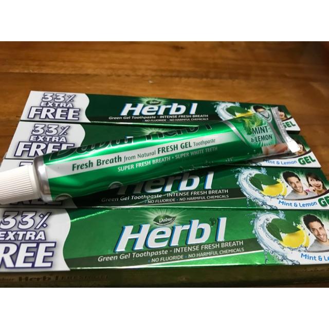 Kem đánh răng Dabur Herbal Hơi thở thơm mát 80g
